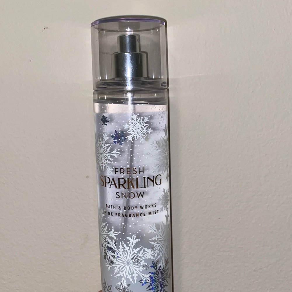 Bath and body works fresh sparkling snow spray ❄️